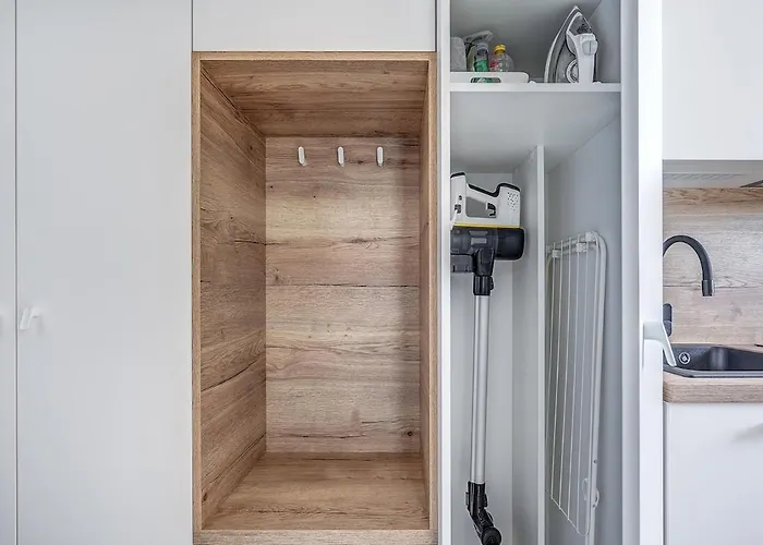 Modern Near The Center *