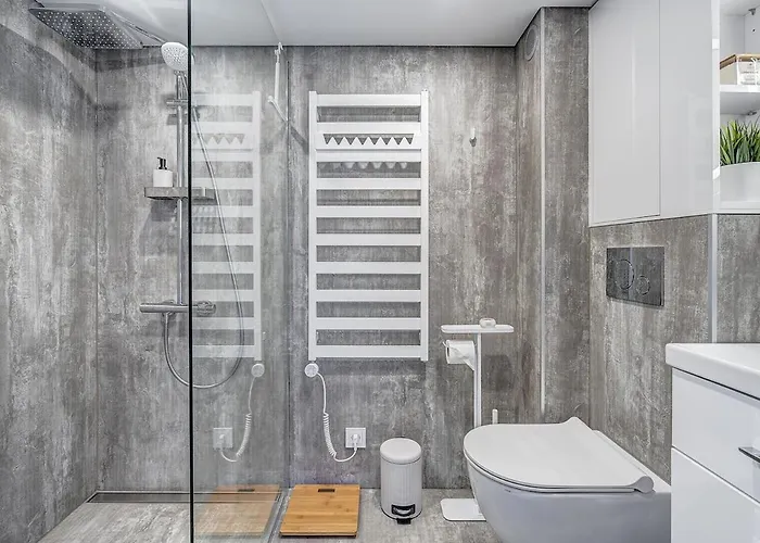 Modern Near The Center * וילנה